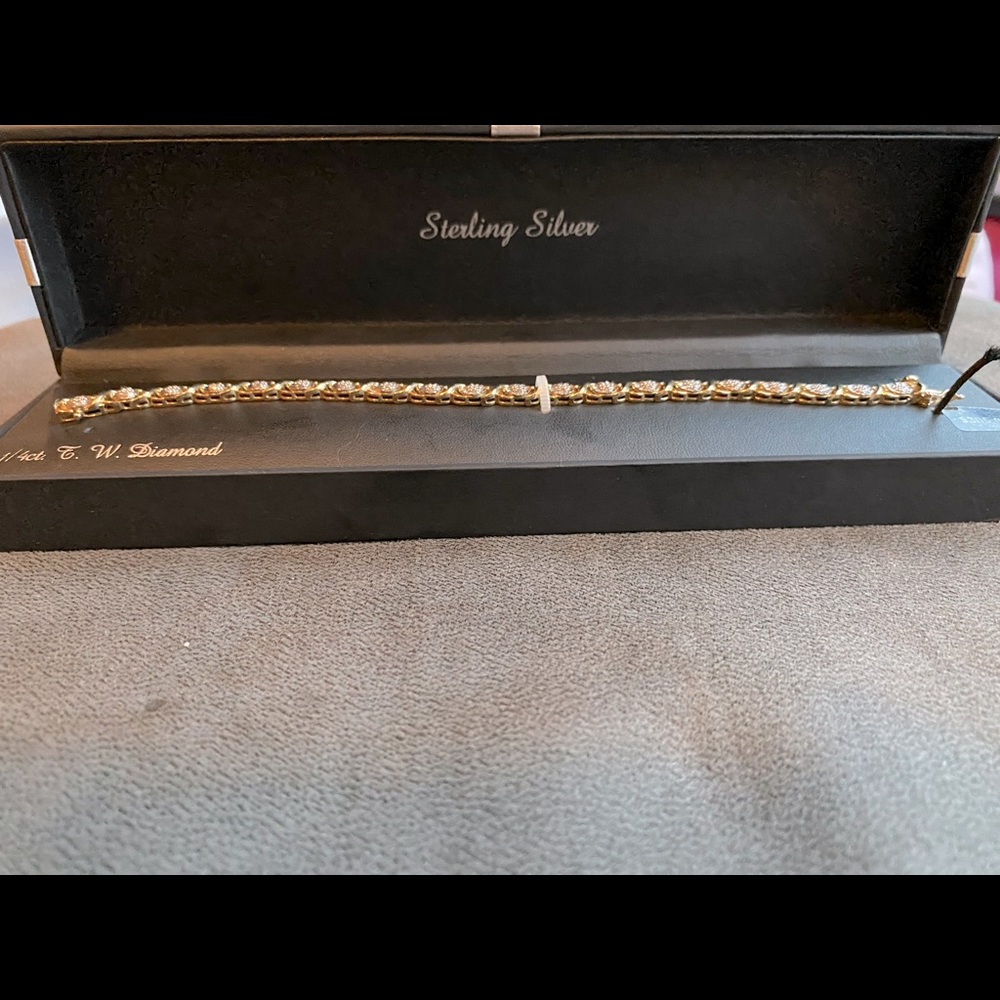 Gorgeous 8in Gold tone /Sterling Silver bracelet 1/4 carat diamonds from Kohls